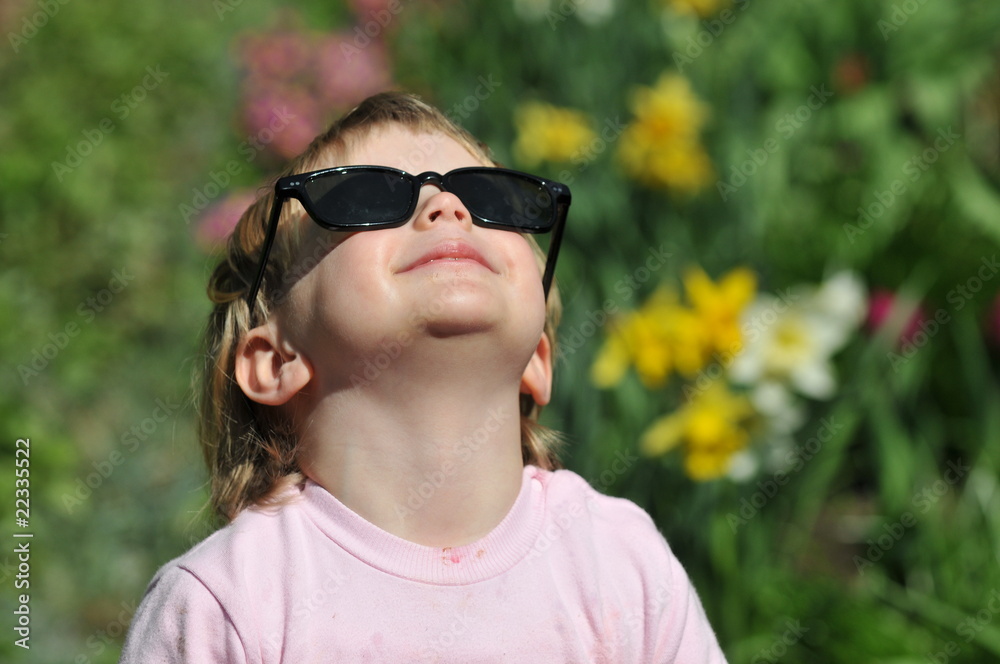 Kleinkind mit Brille Kleinkind mit Brille