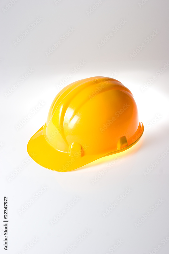 Fototapeta premium bauhelm gelb hochformat