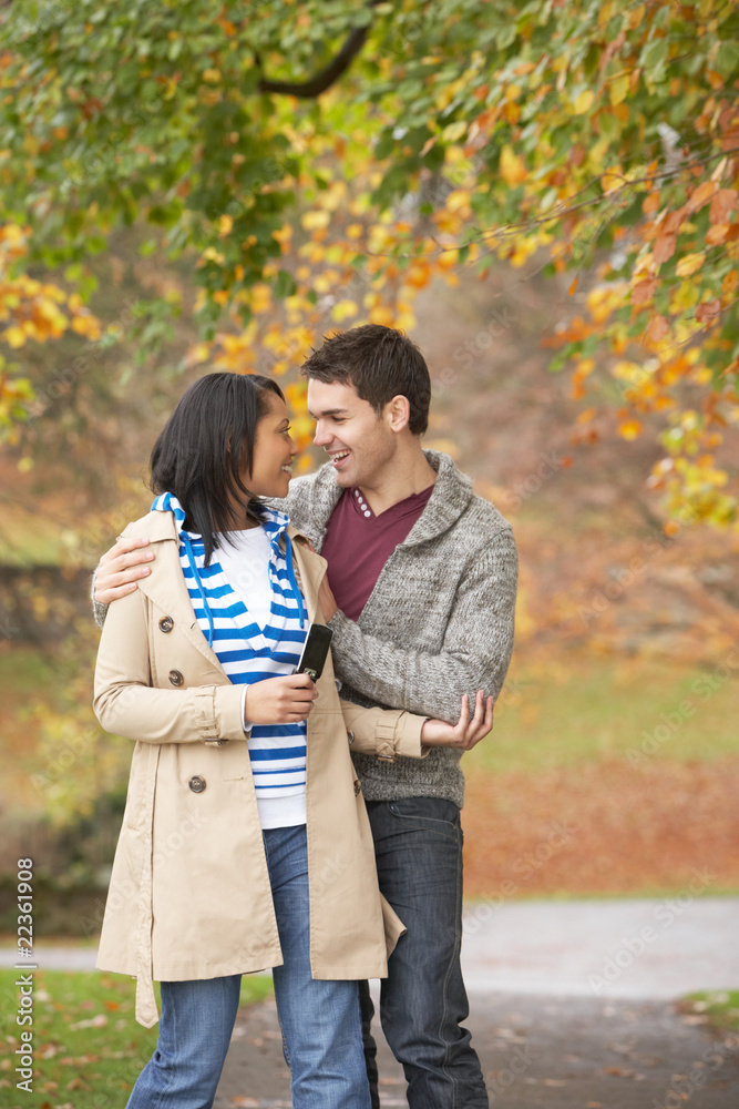 Fototapeta premium Romantic Teenage Couple In Autumn Park