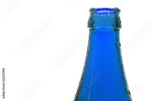Blaue Flasche mit Kondenswasser