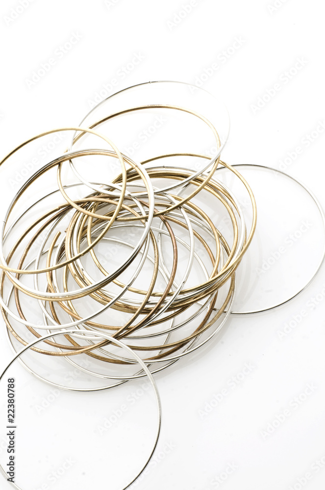 bracciali su sfondo bianco bracciali su sfondo bianco