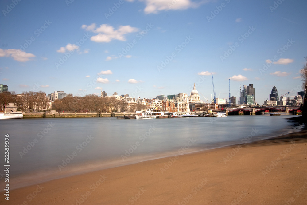 london city from the embankment beach