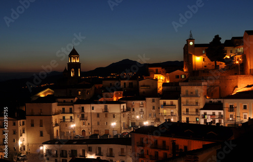 tramonto su centro storico di avigliano paese della lucania