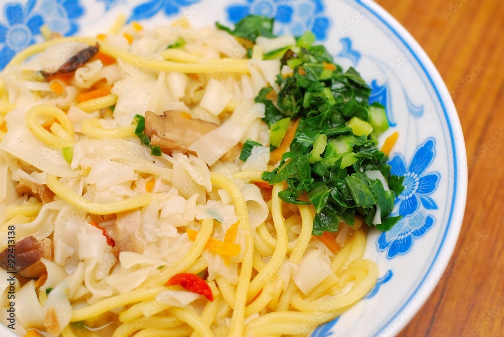 Chinese style vegetarian noodles