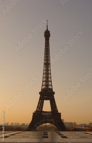 Eiffel Tower at dawn © Alain Pottier