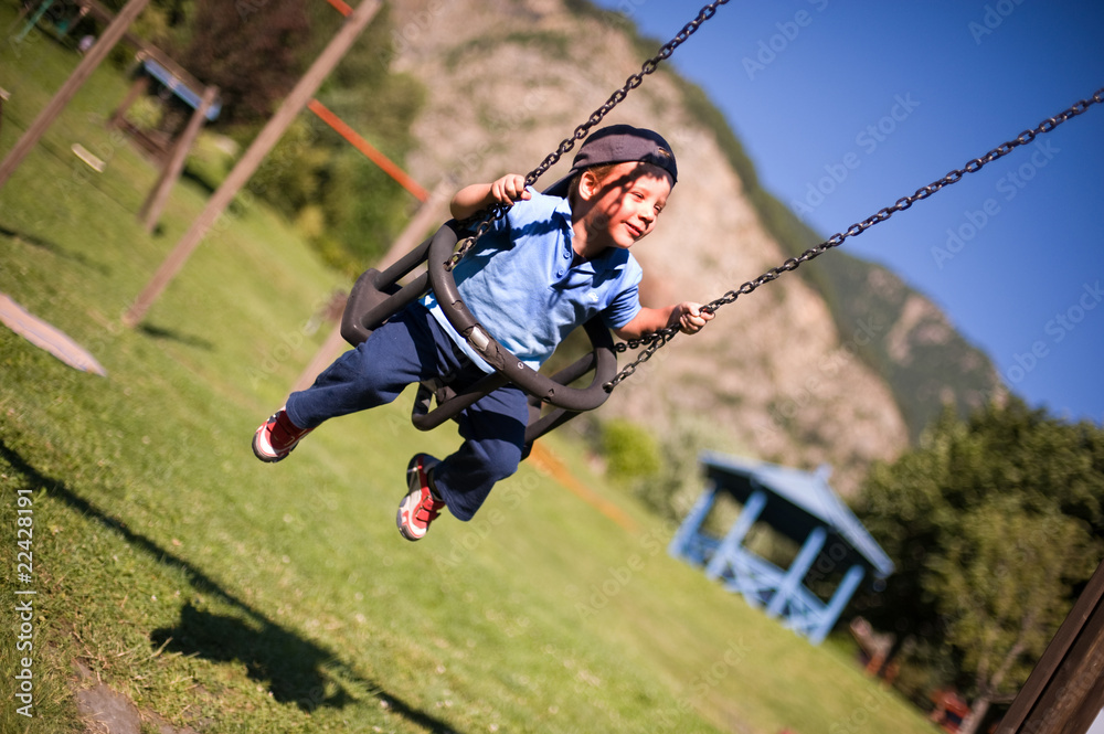Riccio Che Corre Attraverso L'orto Di Erbe - Disegno Da Colorare Gratuito