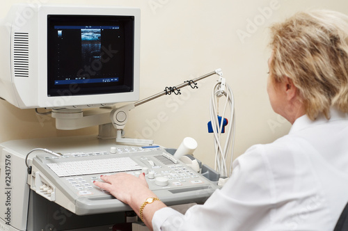 Tableau sur toile medic using ultrasound system
