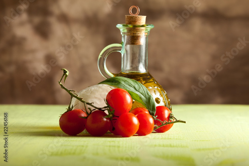 Mozzarella with tomatoes and oil