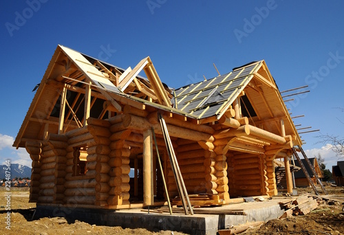 Holzhäuser während der Bauphase © lofik