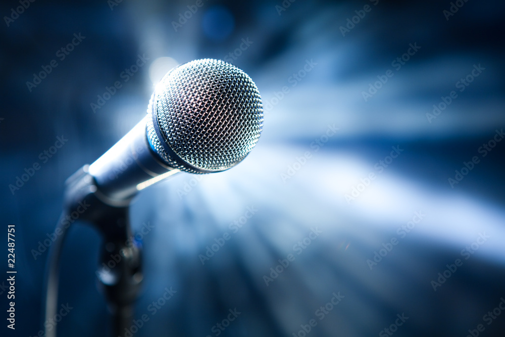 Fototapeta premium mikrofon na scenie