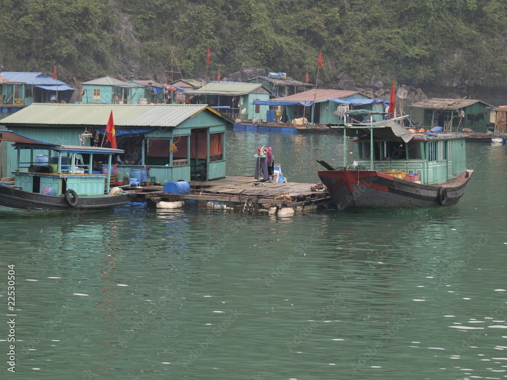 Barcos en la bahía de Ha Long en Vietnam