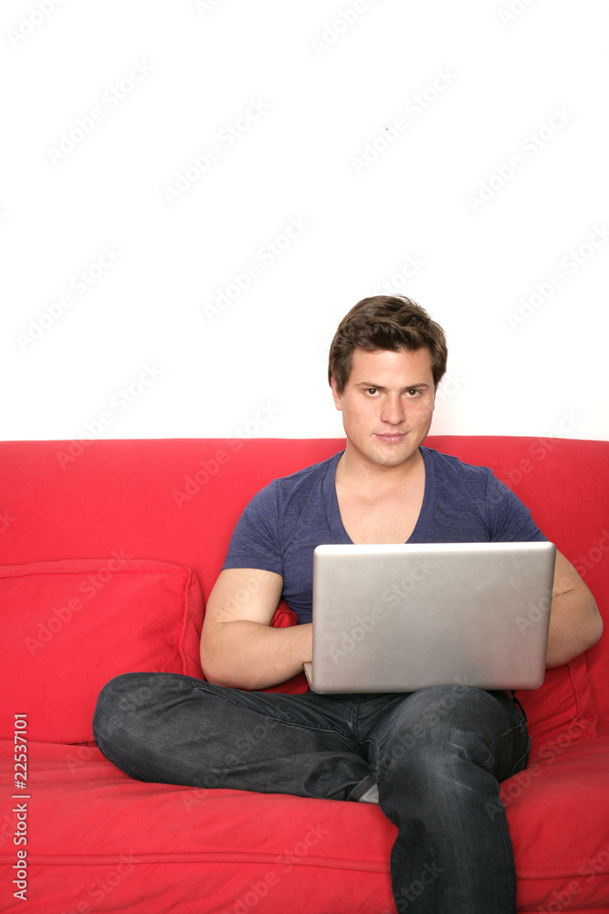 junger Mann am Notebook junger Mann am Notebook