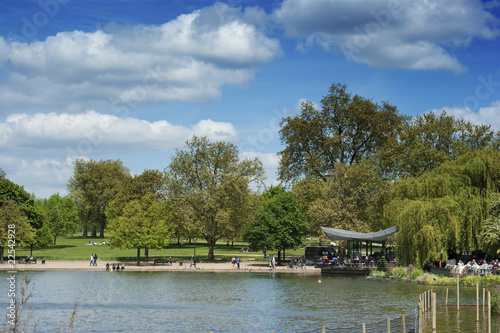 Obraz na płótnie Serpentine Lake in Hyde Park London w salonie