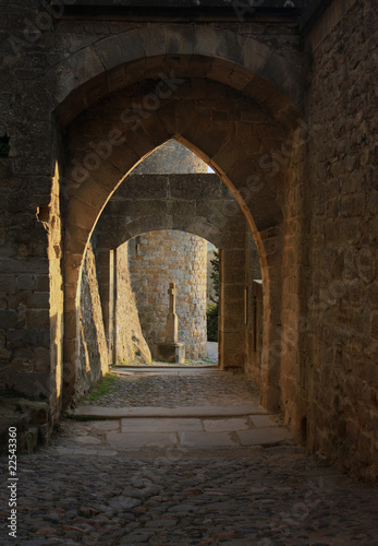 Saliendo por la Puerta del Aude, Carcassonne, Francia