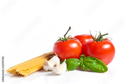 Setting pasta with tomato
