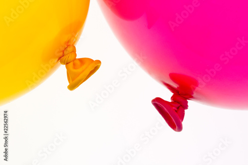 Bunte Luftballons. Symbol für Leichtigkeit, Freiheit, Feiern photo