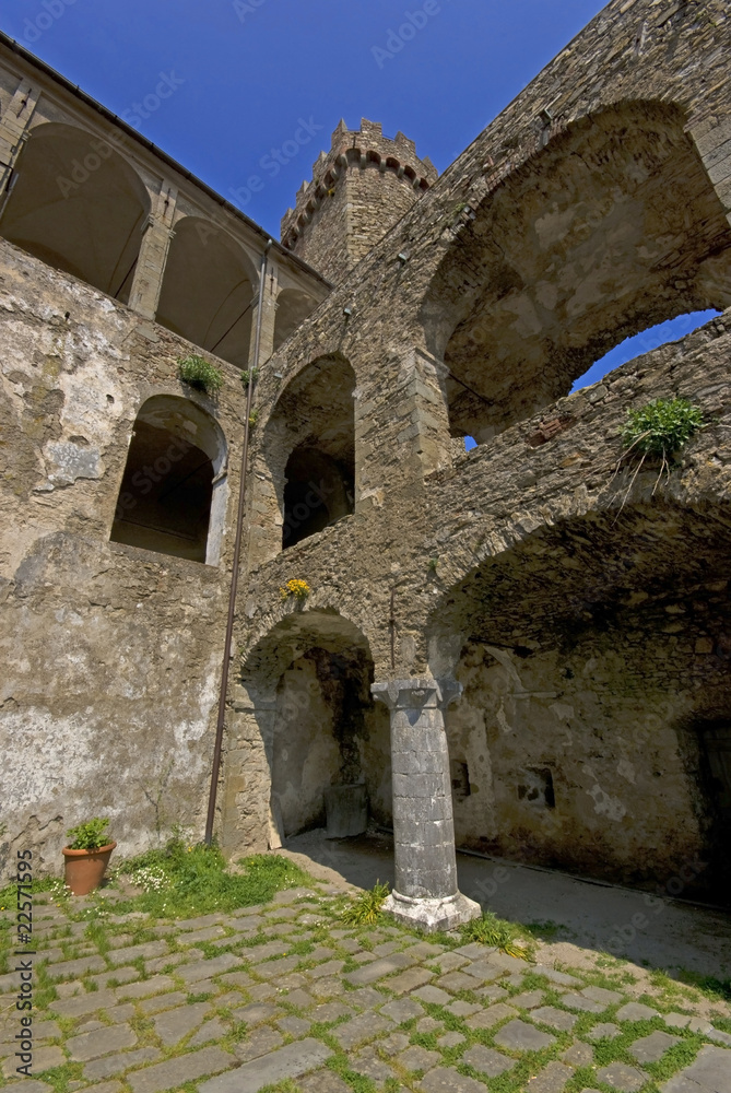 Toscana: Castello Malaspina di Fosdinovo 3