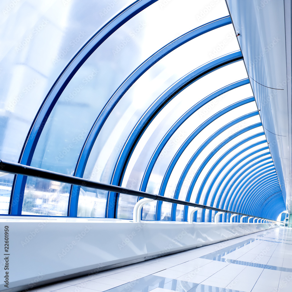 Obraz premium walkway inside modern building