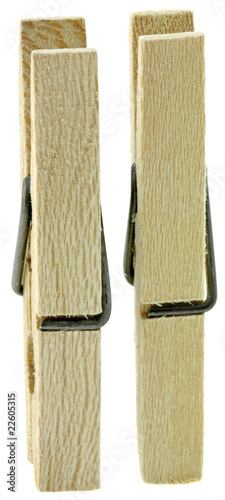 duo de pinces à linge en bois, fond blanc