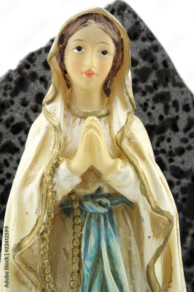 statuette de la Vierge Marie immaculée conception, fond blanc