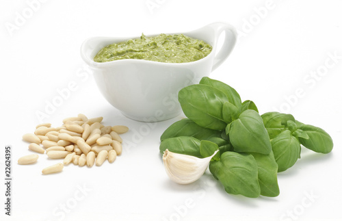 Sugo al pesto photo