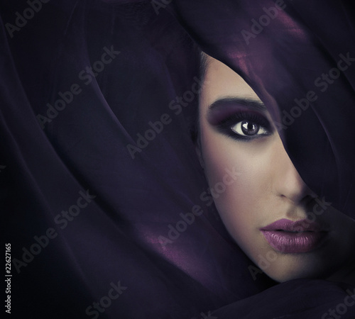 Canvas Print Portrait of a young beauty, plenty of copy-space