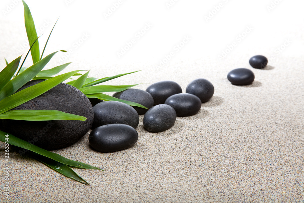 Ambiance zen - pierres noires et bambou Stock Photo