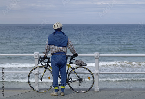 Anciano con bicicleta