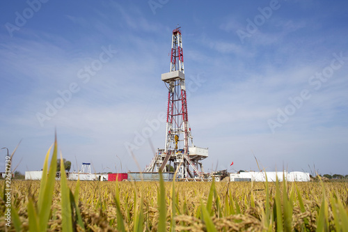 Lnad drilling rid