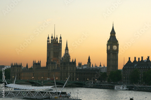 Big Ben & Houses of Parliament at dusk