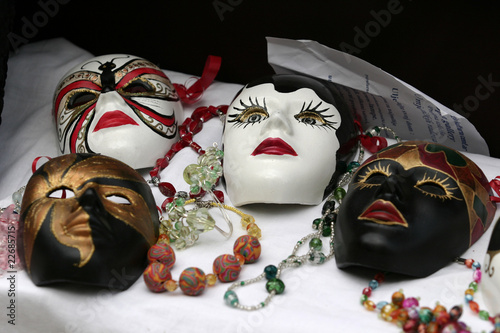 vier masken