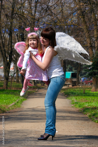 Fototapeta Naklejka Na Ścianę i Meble -  young girl and mother with wings