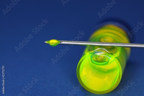 cannula with fluorescence fluid