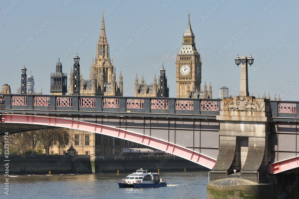 Naklejka premium Houses of Parliament and Westminster over the bridge