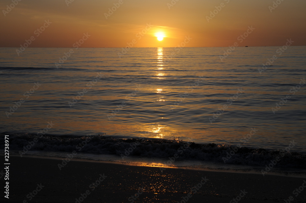 Fototapeta premium Sonnenaufgang am Meer