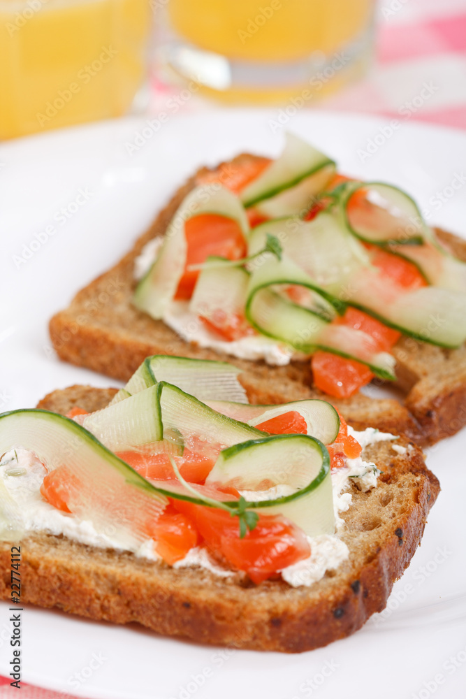 Toast with vegetables and fish Toast with vegetables and fish