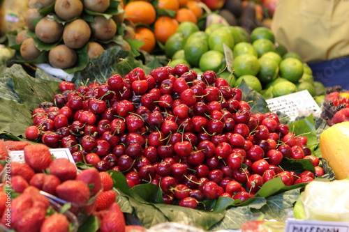 Fototapeta Naklejka Na Ścianę i Meble -  Heap of cherries on market