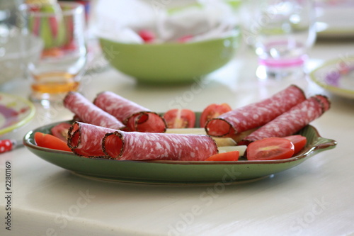 Assoriment légumes et charcuterie photo