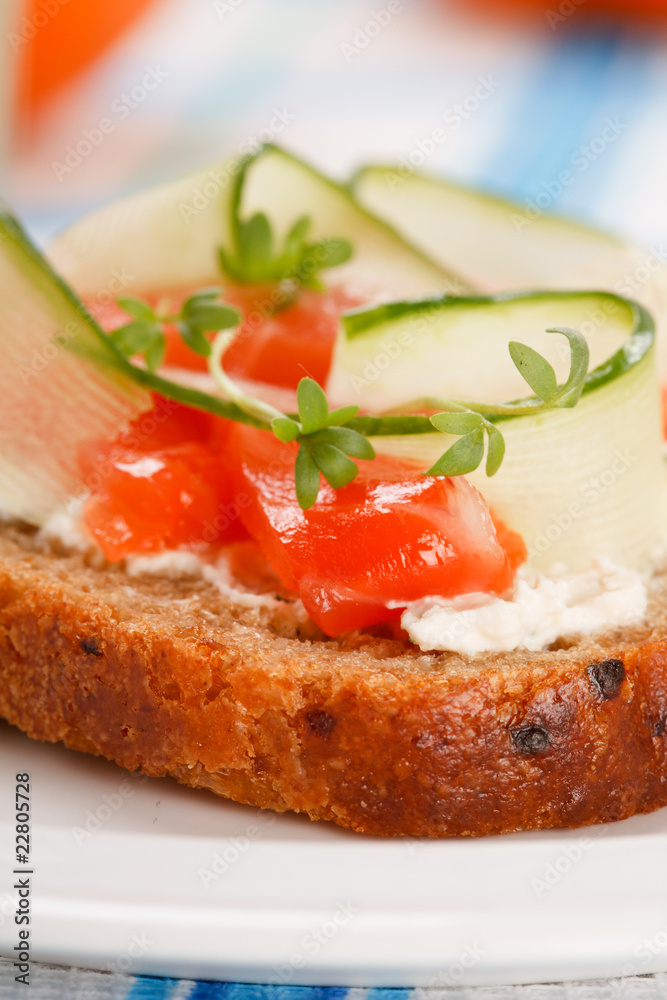 Toast with vegetables and fish Toast with vegetables and fish