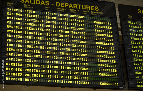 Panel informativo Aeropuerto Salidas Canceladas