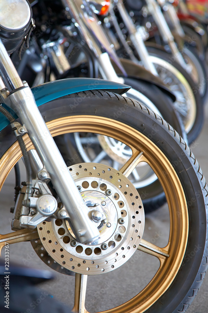 Obraz premium motocykle na parkingu