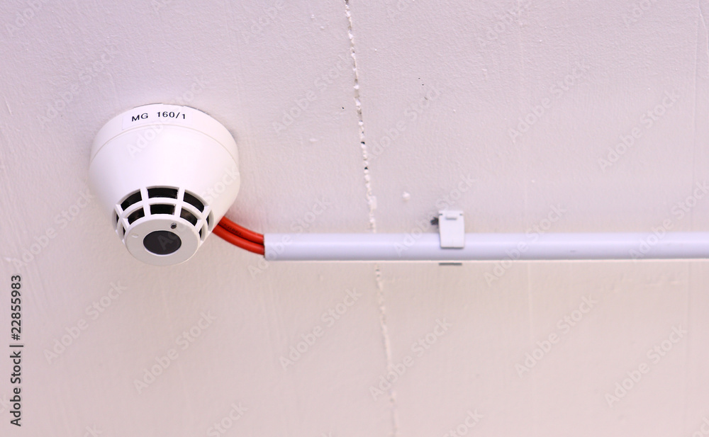 Rauchmelder an der Decke StockFoto Adobe Stock