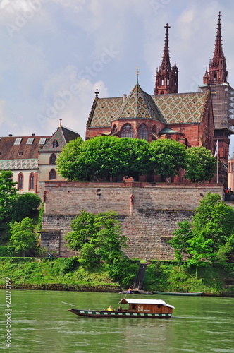 Basler Münster mit Rheinfähre photo