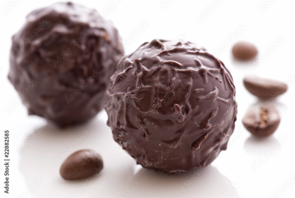Schokokugeln mit Kaffebohnen Schokokugeln mit Kaffebohnen