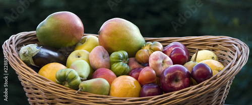 Cesta de frutas y verduras