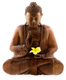 bénédiction de bouddha, statuette en bois, fond blanc