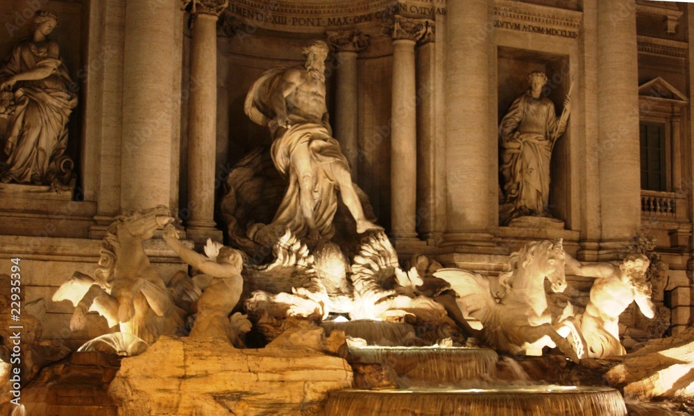 Fototapeta premium Statues de la fontaine de Trevi