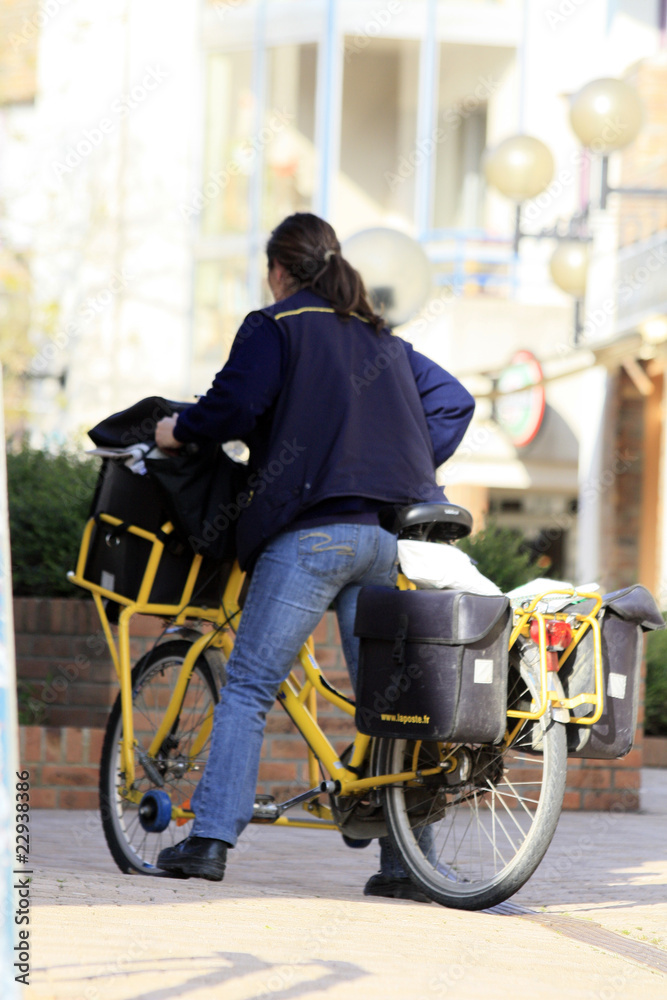 Obraz premium factrice à vélo