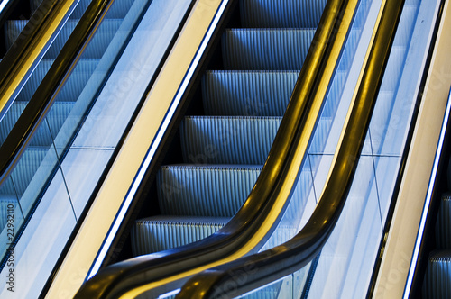 Escalator staircase