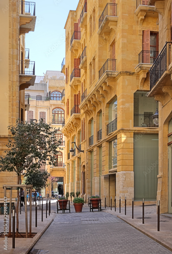 Fototapeta premium Złote ulice śródmieścia Bejrutu (Liban) w HDR